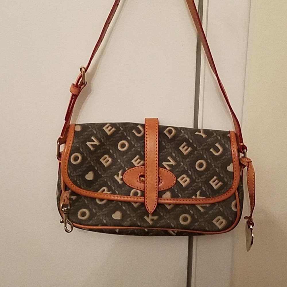 Dooney & Bourke shoulder handbag